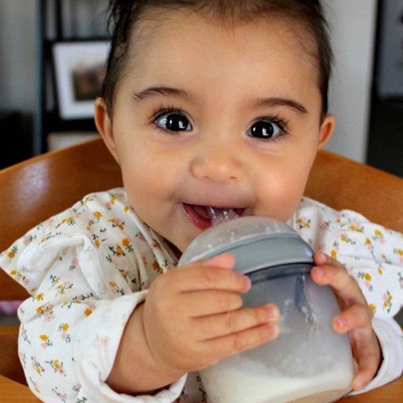 Baby self-feeding from Haakaa Gen 3 Silicone Baby Bottle