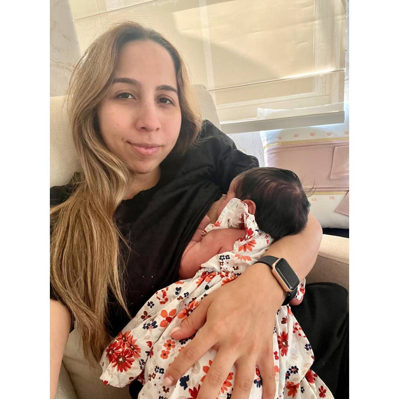 Haakaa Community mum Camila holding her newborn baby