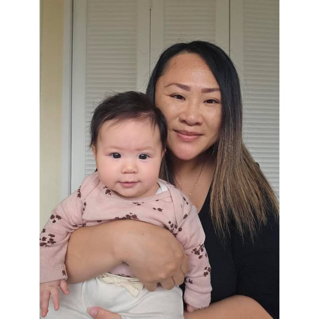 Portrait of blog writer Lisa and her daughter